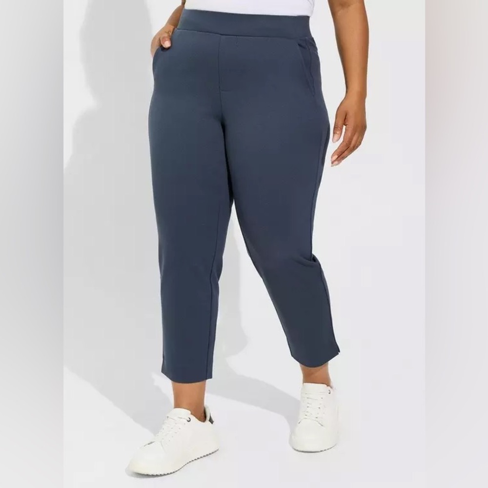 Torrid NWT Pull-On Relaxed High-Rise Pant